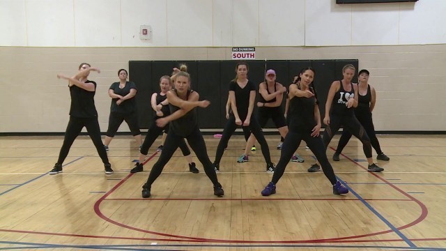 '\"TRUMPETS\" by Sak Noel & Salvi | Club FITz Fitness Choreo'