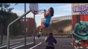 'Fit babe YAO street workout'