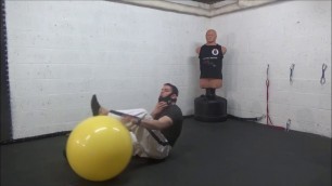 'Circuit pour les Abdos avec ballon et masque'