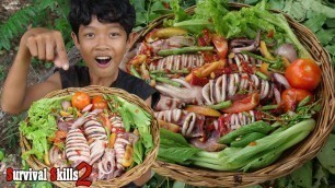 'Survival Skills - Yummy cooking and hit squid eating for lunch'