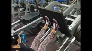 'FITNESS BABE WORKING LEGS.'