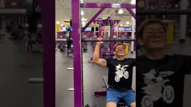 'Planet Fitness Gym | Shoulder Press'
