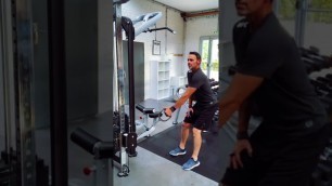 'Rowing 1 bras à la poulie basse'