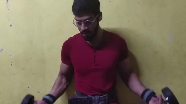 'STRICT BICEP CURLS #biceps #bodybuilding #fitness #gym #bicepworkout#youtubeshorts#youtube'