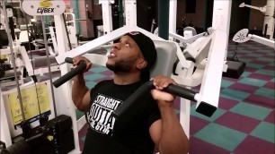 'Machine Shoulder Press'