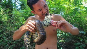 'Survival Time: Catch Snake & Cooking Snake Soup With Bamboo Shoot'