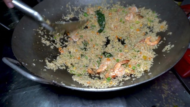 'Amazing street food, street food @ night, Cambodian street food fried dishes, yummy street food'