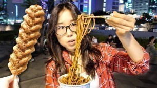 'STREET FOOD TOUR at Korean Night Market in Dongdaemun'