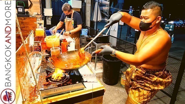 'The NEW Train Night Market In BANGKOK | Street Food And Shopping'