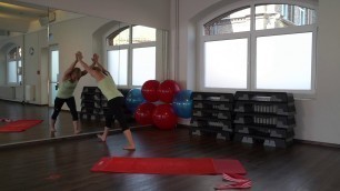 'Lady Fitness | Faszienstretch mit Kathrin - Rücken'