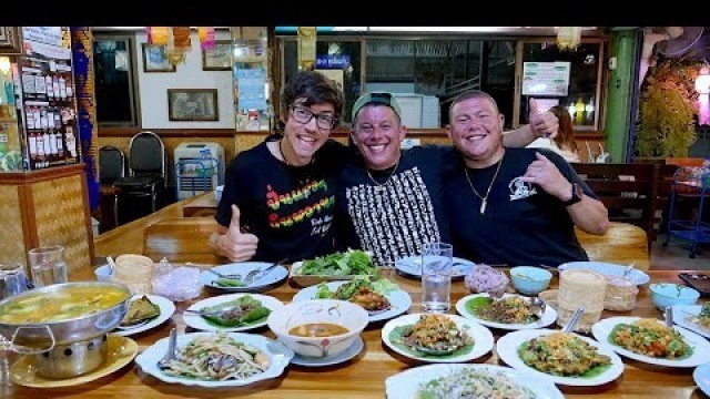 '14 Unique Northern Thai Foods (Pork Brain + Honeycomb) MARATHON Thai Meal w Friends from Hawaii'