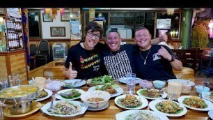 '14 Unique Northern Thai Foods (Pork Brain + Honeycomb) MARATHON Thai Meal w Friends from Hawaii'