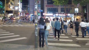 '[4K] Seoul itaewon night walk-Itaewon hot club bar cafe food street saturday night seoul korea'