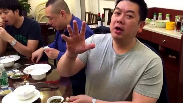 'Eating snake in China. It\'s not that bad after all !!'