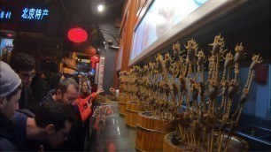 '北京王府并小吃街 walking @ Beijing Wangfujing night food street (2019) # 1/2'
