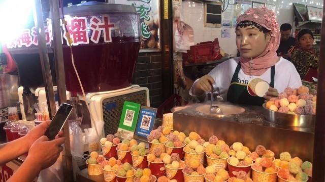 'Xi’an Muslim Street Food! Xi\'An Night Market. Awesome Sights and Sounds!'
