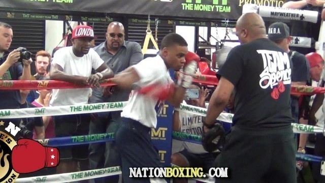 'FLOYD MAYWEATHER ENJOYING ERROL SPENCE MEDIA WORKOUT'