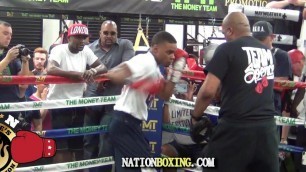 'FLOYD MAYWEATHER ENJOYING ERROL SPENCE MEDIA WORKOUT'