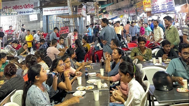 'माणिक चौक - Night Street Food Market in Ahmedabad | गुजरात दौरा | Gujarat tour'
