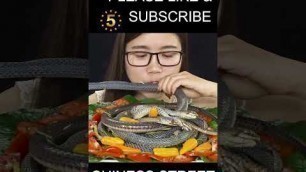 'CHINESE EATING SNAKE | CHINESE STREET FOOD | SNAKE EATING | SNAKE | CHINESE FOOD | FACTS IN HINDI'