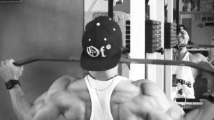 'Fitness Couple Back Workout - Die besten Rückenübungen | Janine & Joe Lewis'
