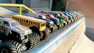 'MONSTER JAM MONSTER TRUCKS SLIDE PLAY | 괴물 괴물 트럭 슬라이드 플레이'