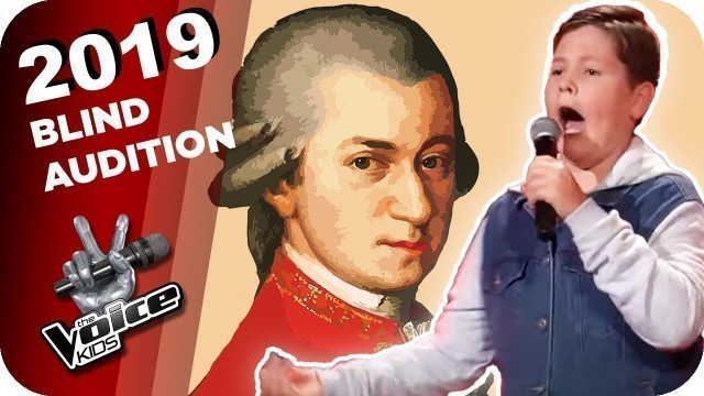 'Falco - Rock Me Amadeus (Leon) | Blind Auditions | The Voice Kids 2019 | SAT.1'