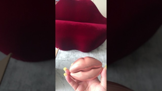 'KYLIE JENNER KKW KIM KARDASHIAN Nude Lips Red Lips Fragrance Review Unboxing'