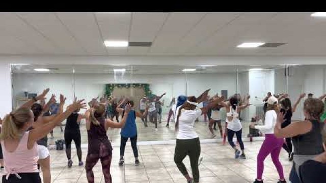 'QUE SUENEN LOS TAMBORES / CARDIO DANCE FITNESS / ZUMBA FITNESS'