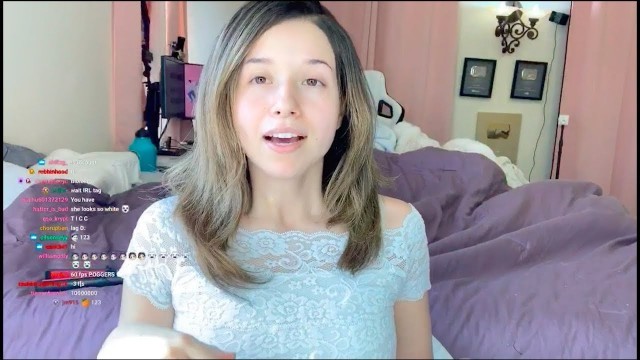 'Thicc Pokimane Streams Without Makeup'