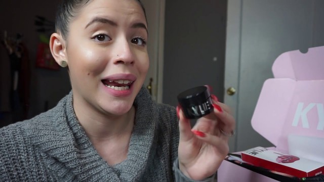 'KYLIE COSMETICS REVIEW KKW COLLECTION'