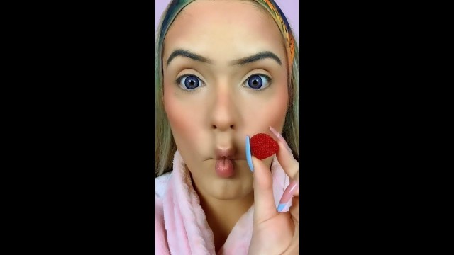'Use candy as eyeshadow?!Vegan makeup hack