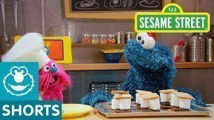 'Sesame Street: How to Make S\'mores! | Cookie Monster\'s Foodie Truck'