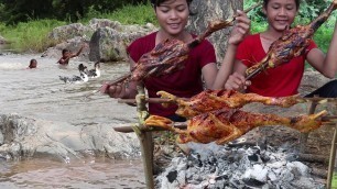'Survival skills: Yummy water duck spicy tasty cooking for Lunch food ideas - My Natural Food ep 62'