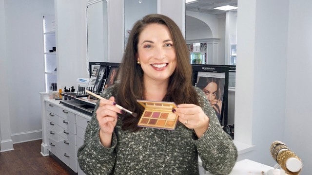 'Tutorial: Holiday Eyes with Jane Iredale'