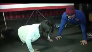 'Tulsi Gabbard wins push-up contest at New Hampshire town hall'