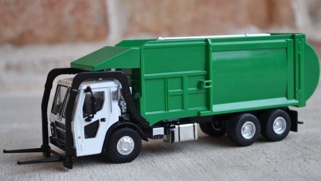 'Garbage Truck Videos For Children l Greenlight MACK LR Trash Truck Unboxing l Garbage Trucks Rule'