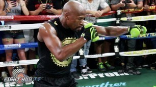 '40 YEAR OLD FLOYD MAYWEATHER LOOKING SWOLE! SHADOW BOXES WITH PRECISION AT MEDIA WORKOUT'