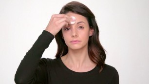 'How to: Apply Liquid Minerals Foundation with a Flocked Sponge'