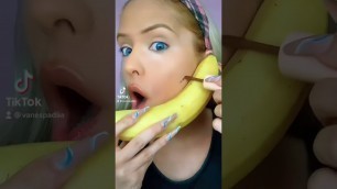 'Banana contour: vegan makeup!⬇️