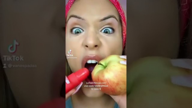 'Blush with apple: fruit makeup challenge!