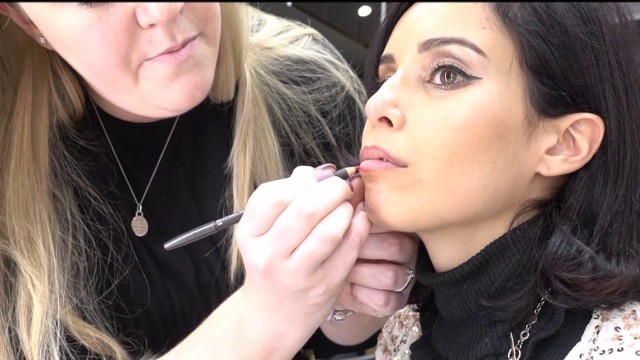'How to apply red Lipstick - MAC Cosmetics Ruby Woo'