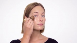 'How-to: Apply PurePressed Base Mineral Foundation'