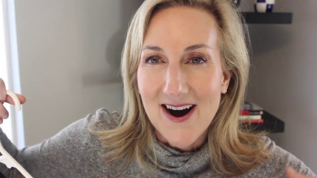 'Jane Iredale GLOW TIME BB Cream + Smooth Affair Primer on Mature Skin + Zara Holiday Outfit!'