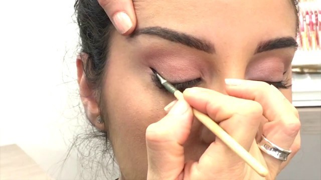 'Applying Eyeliner with the Jane Iredale Angle brush'