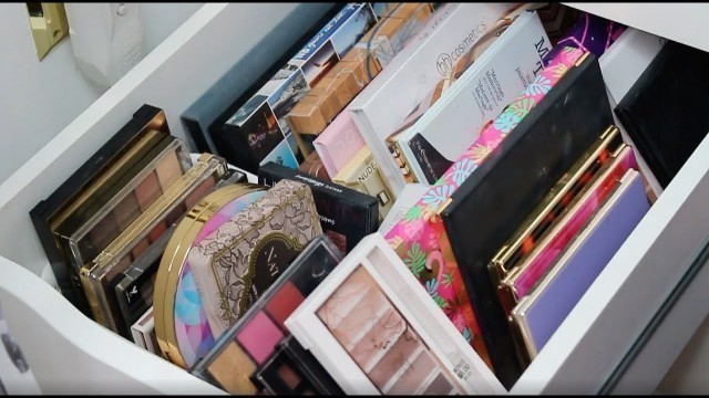 'Eyeshadow Palette Collection & Declutter 2019 (WITH SWATCHES)'