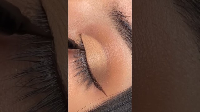 'Simple brown glam for new years #morphebrushes #colourpopcosmetics #kissproducts'