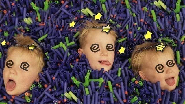 'Nerf WAR 2 - MaMa\'s REVENGE (Parent\'s vs Kids + 6000 nerf bullets)'