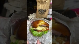 'Pretzel Pub Burger 