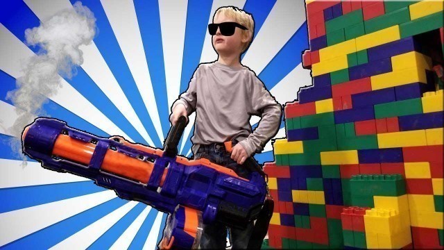 '2 Story LEGO FORT Nerf Battle - Parents vs Kids'